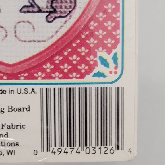 New Cross Stitch Our 1st Christmas Ornament Kit Red Green Mice Santa Wreath USA - Picture 4 of 7